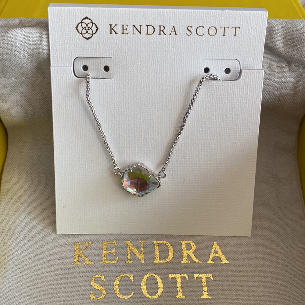 Kendra Scott necklace